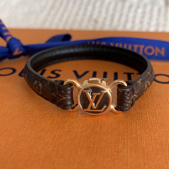 Louis Vuitton LV Padlock Bracelet Black Leather. Size 17